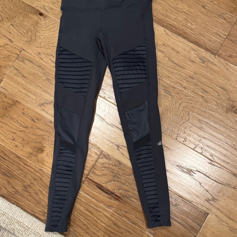 Alo 7/8 gray motto leggings